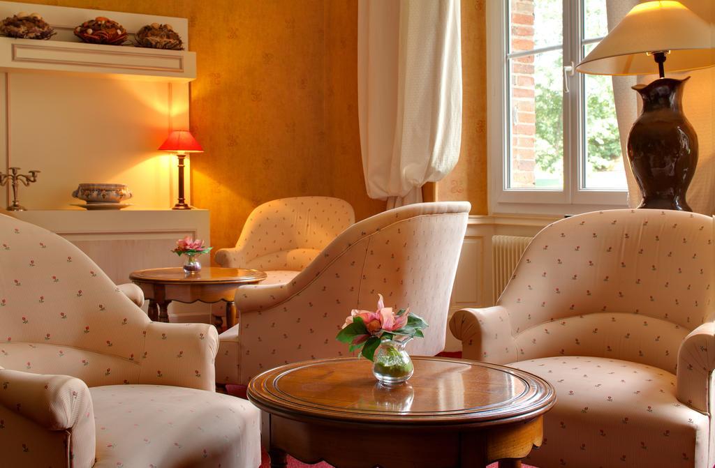Le Troncais Hotel Saint-Bonnet-Troncais ภายนอก รูปภาพ