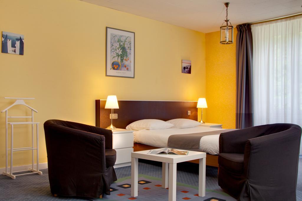 Le Troncais Hotel Saint-Bonnet-Troncais ภายนอก รูปภาพ